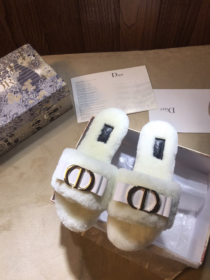 d10r sandal