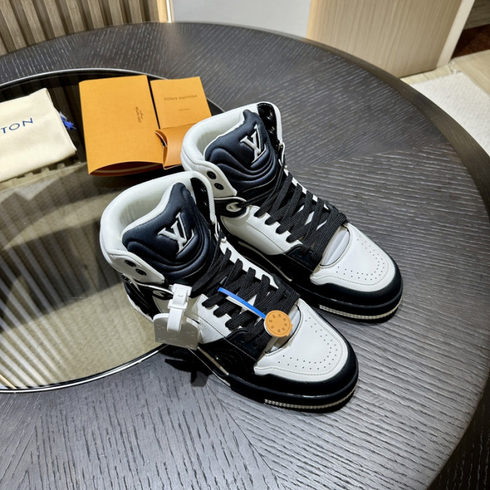 L0VT SNEAKER