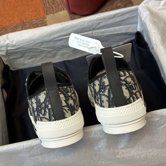 D10R SNEAKER