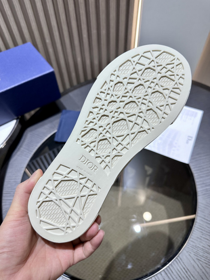 D10R SNEAKER