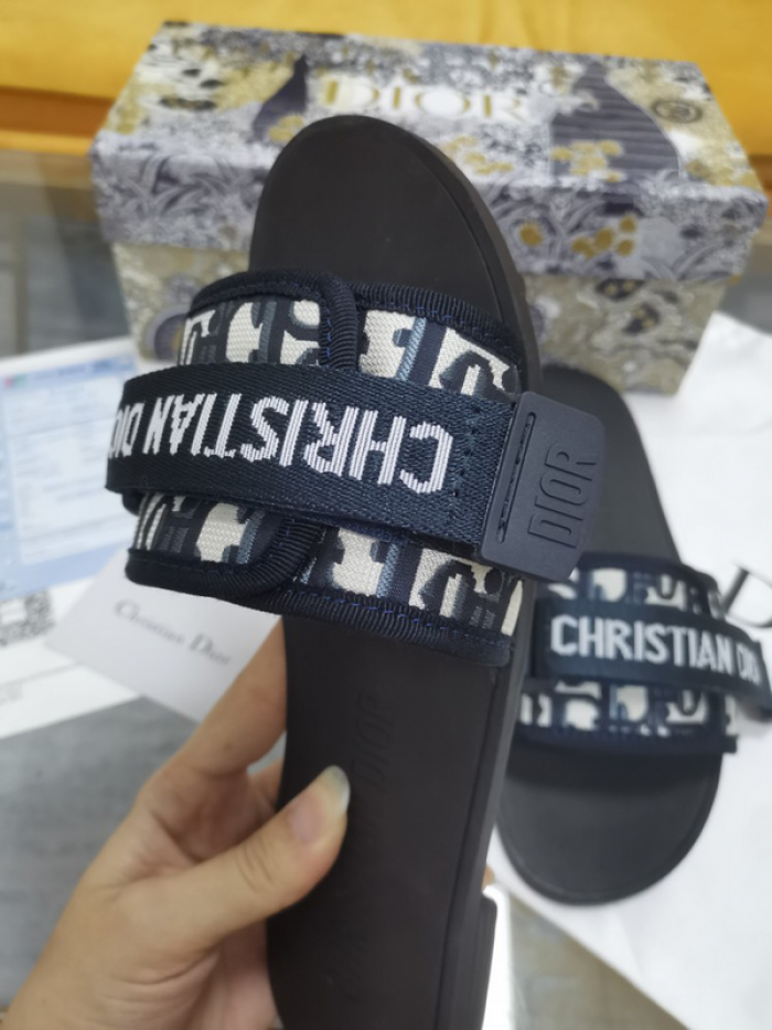 d10r sandal