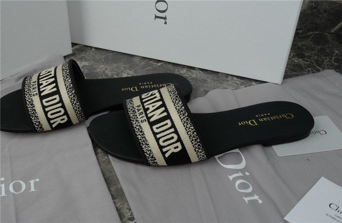 d10r sandal