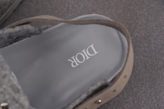 d10r sandal
