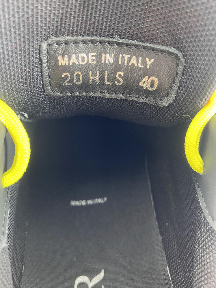 D10R SNEAKER