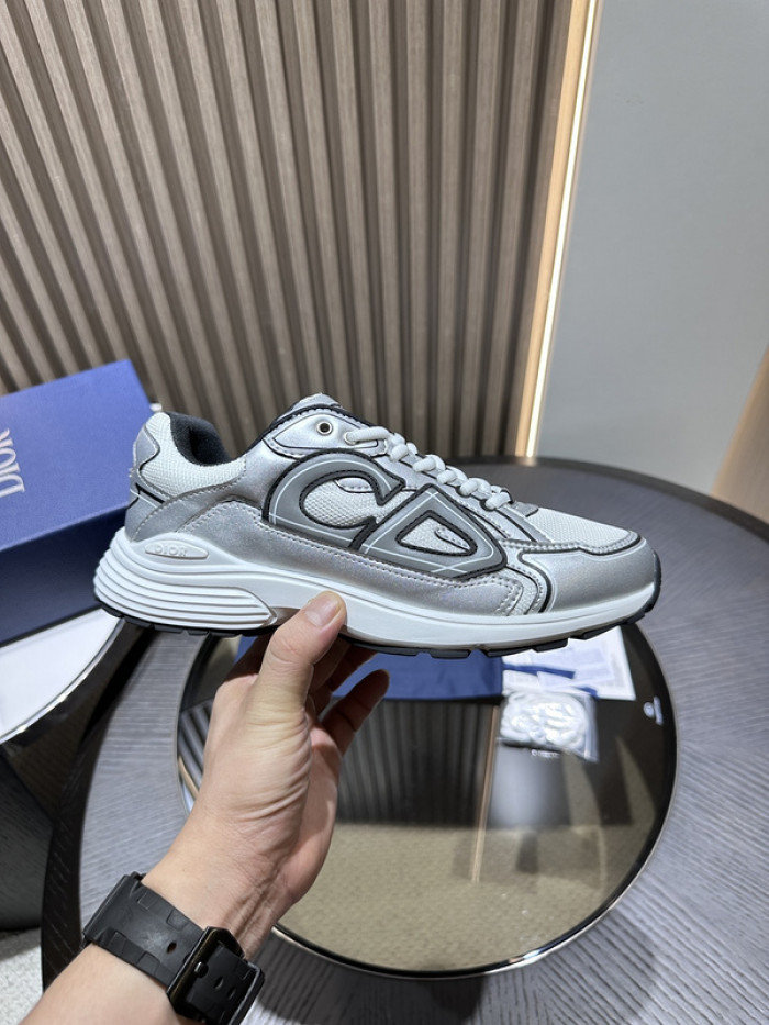 D10R SNEAKER