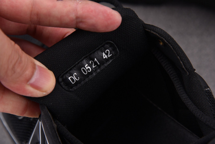 D10R SNEAKER
