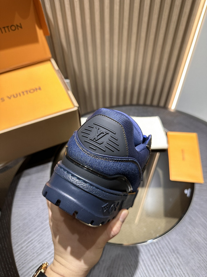 L0VT SNEAKER