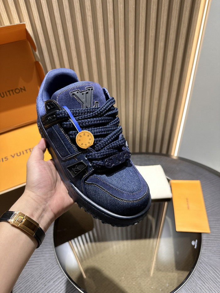 L0VT SNEAKER