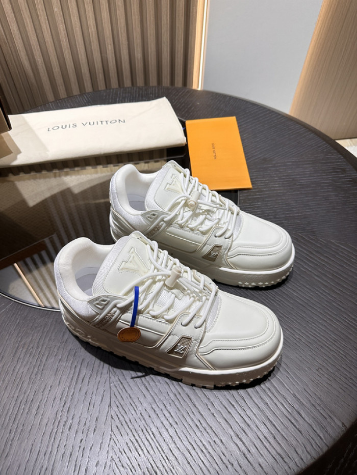 L0VT SNEAKER