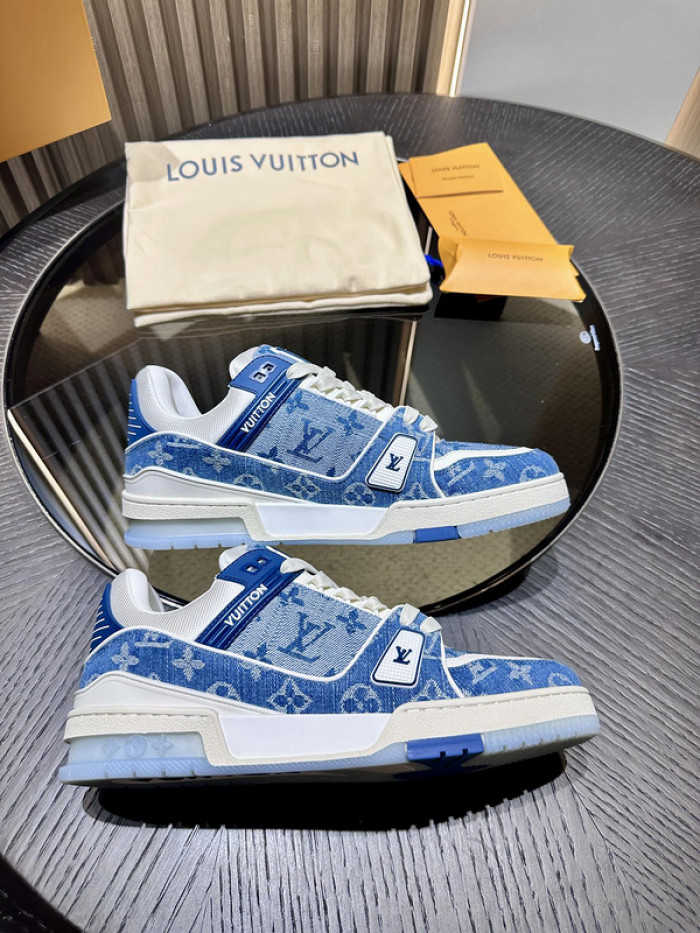L0VT SNEAKER