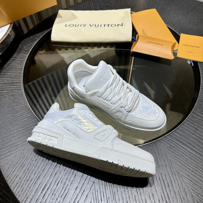 L0VT SNEAKER