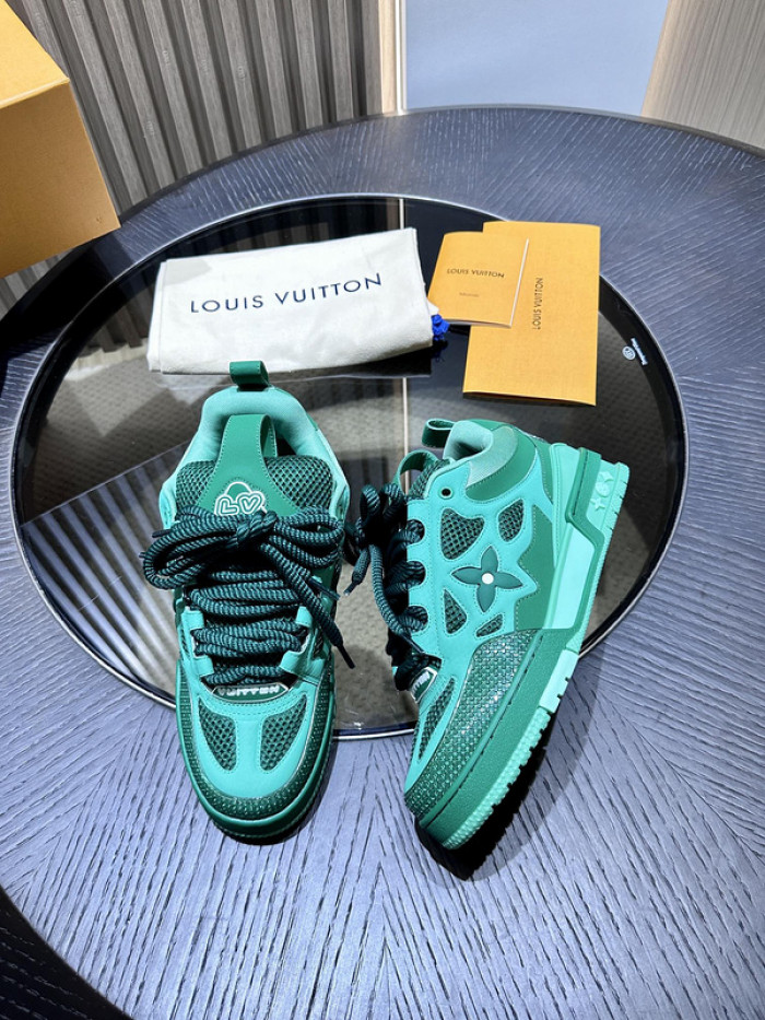L0VT SNEAKER