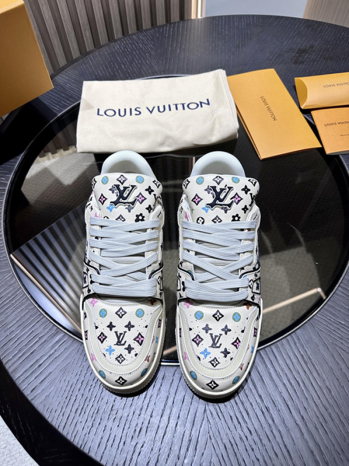 L0VT SNEAKER