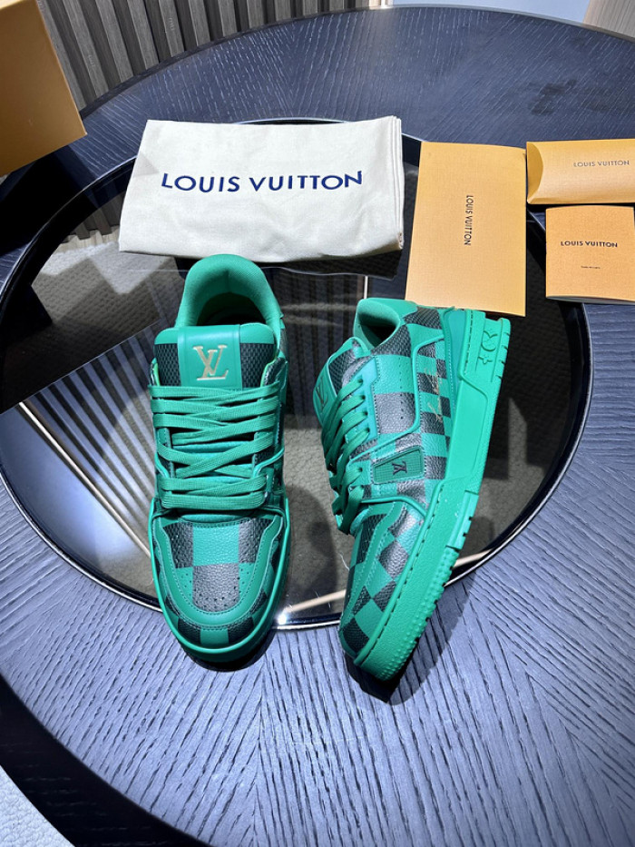 L0VT SNEAKER