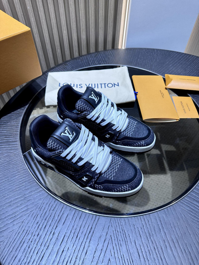 L0VT SNEAKER