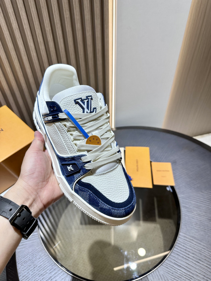 L0VT SNEAKER