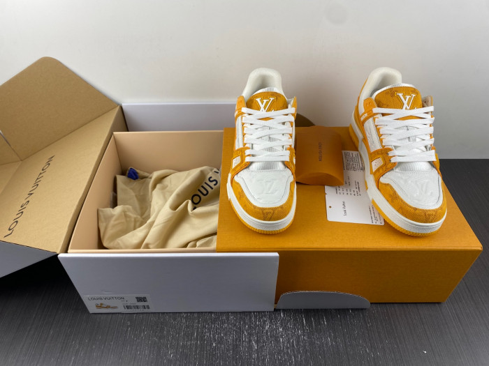 L0VT SNEAKER