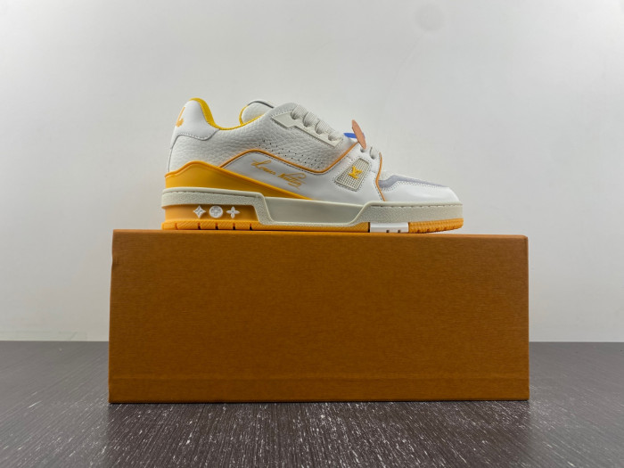L0VT SNEAKER