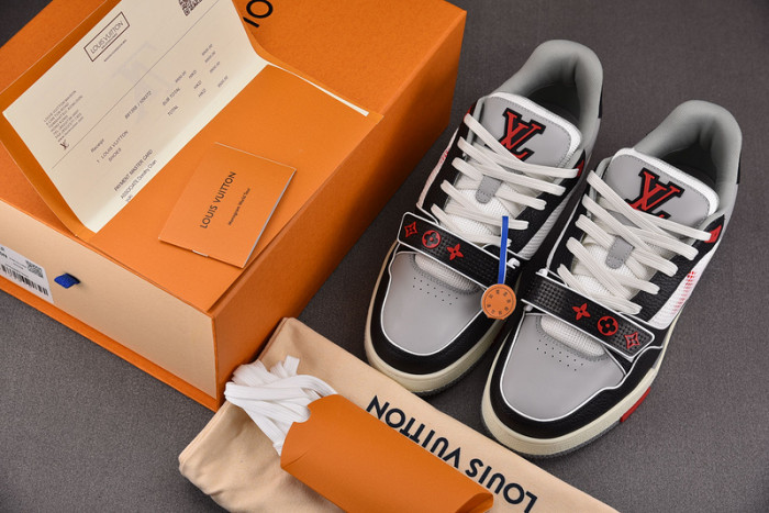 L0VT SNEAKER