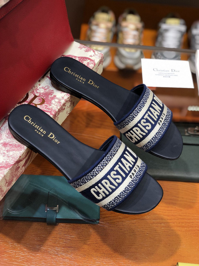 d10r sandal